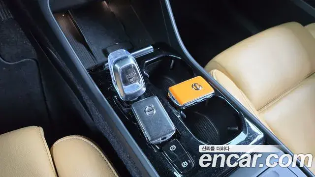 Volvo XC40 2021 — ფოტო 11/20