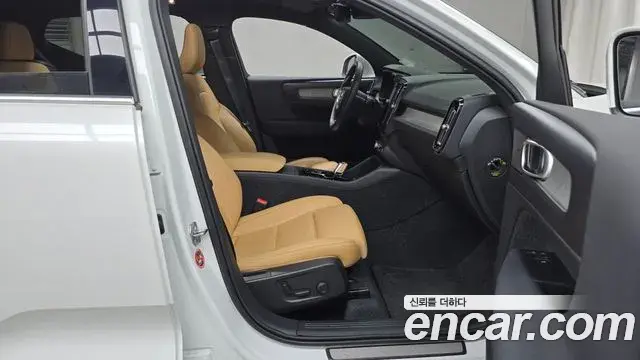 Volvo XC40 2021 — ფოტო 12/20