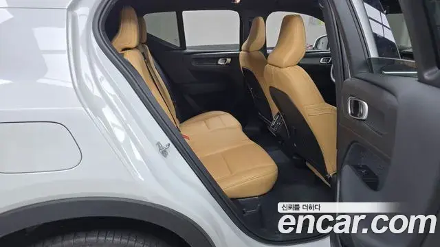 Volvo XC40 2021 — ფოტო 5/20