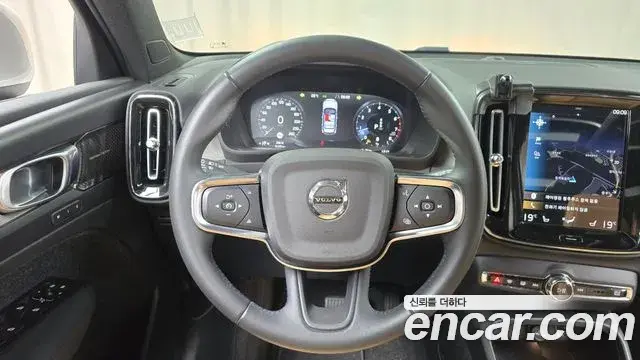 Volvo XC40 2021 — ფოტო 3/20