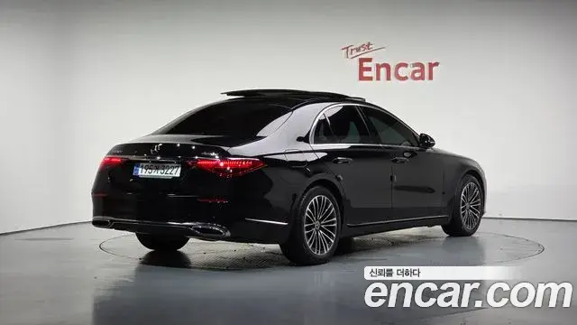 Mercedes-Benz S-Class 2024 — Photo 14/20