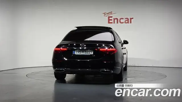 Mercedes-Benz S-Class 2024 — Photo 13/20