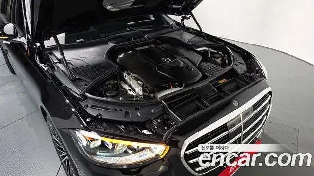Mercedes-Benz S-Class 2024 — Photo 4/20