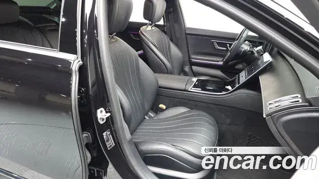 Mercedes-Benz S-Class 2024 — Photo 9/20
