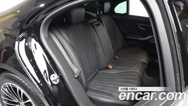Mercedes-Benz S-Class 2024 — Photo 19/20