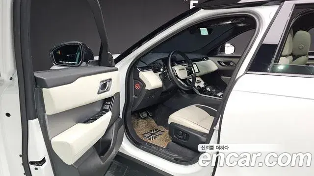 Land Rover Range Rover Velar 2023 — Фото 10/20