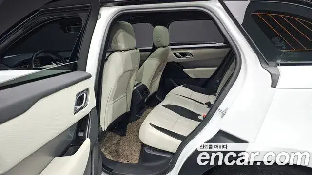 Land Rover Range Rover Velar 2023 — Фото 11/20