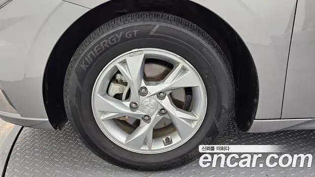 Hyundai The New Avante Hybrid 2021 — Photo 2/20
