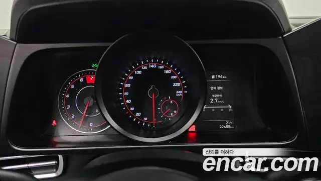 Hyundai The New Avante Hybrid 2021 — Photo 16/20