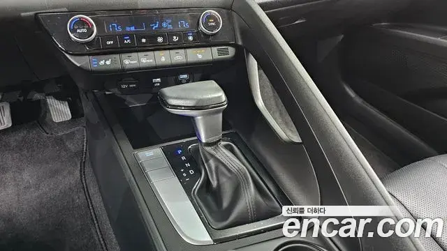 Hyundai The New Avante Hybrid 2021 — Photo 10/20