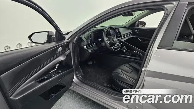 Hyundai The New Avante Hybrid 2021 — Photo 18/20