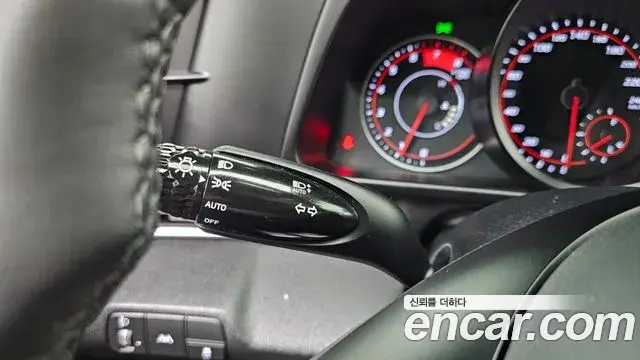 Hyundai The New Avante Hybrid 2021 — Photo 8/20