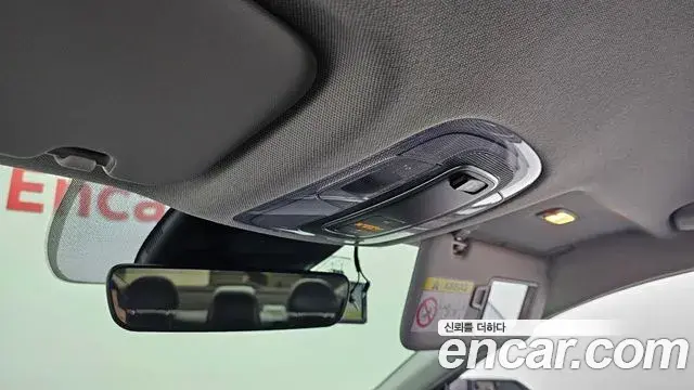 Hyundai The New Avante Hybrid 2021 — Photo 13/20