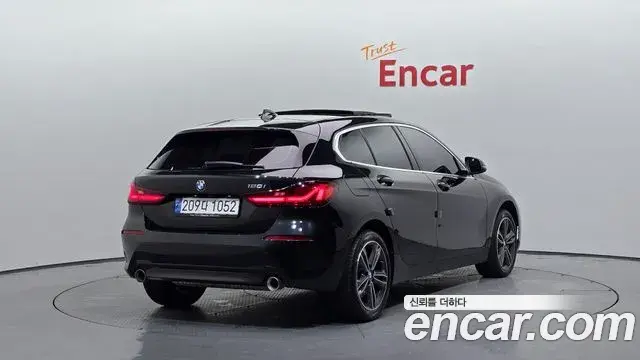 BMW 1 Series 2023 — Şəkil 8/20