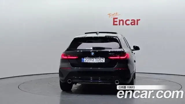 BMW 1 Series 2023 — Şəkil 7/20