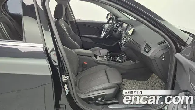 BMW 1 Series 2023 — Şəkil 14/20