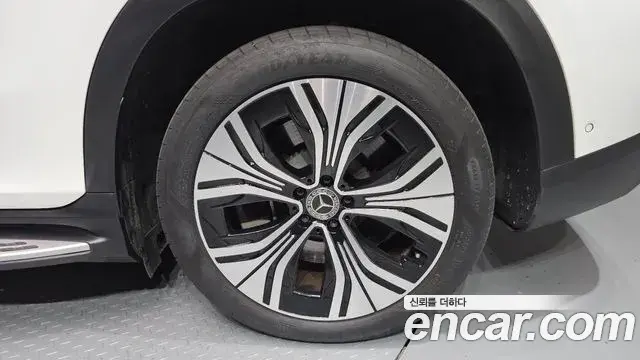 Mercedes-Benz EQE SUV 2023 — Photo 13/20