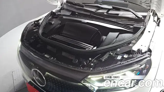 Mercedes-Benz EQE SUV 2023 — Photo 7/20