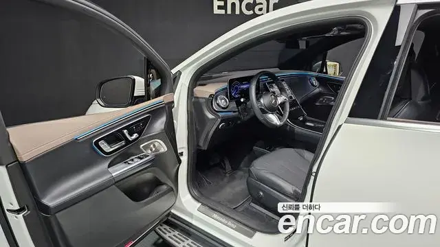 Mercedes-Benz EQE SUV 2023 — Photo 2/20