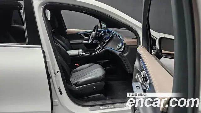 Mercedes-Benz EQE SUV 2023 — Photo 16/20