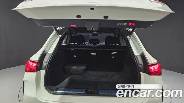 Mercedes-Benz EQE SUV 2023 — Photo 18/20