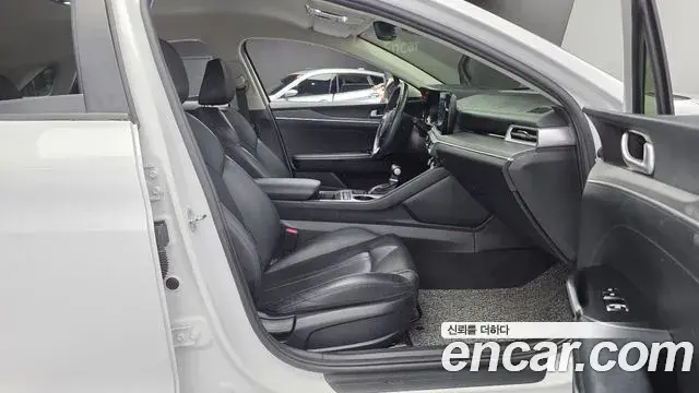 Kia K5 2022 — Şəkil 13/20