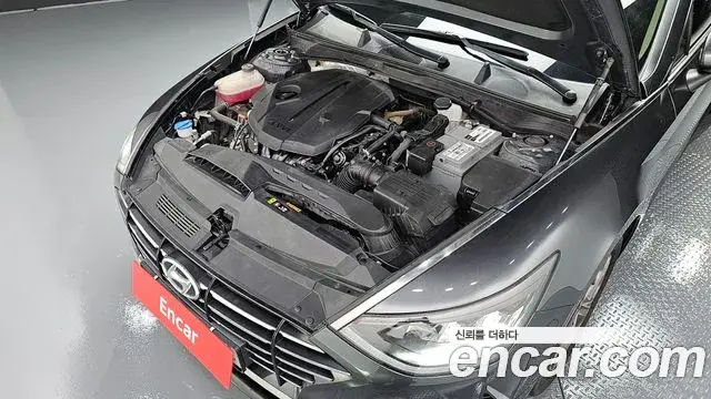 Hyundai Sonata Hybrid 2021 — Photo 2/20
