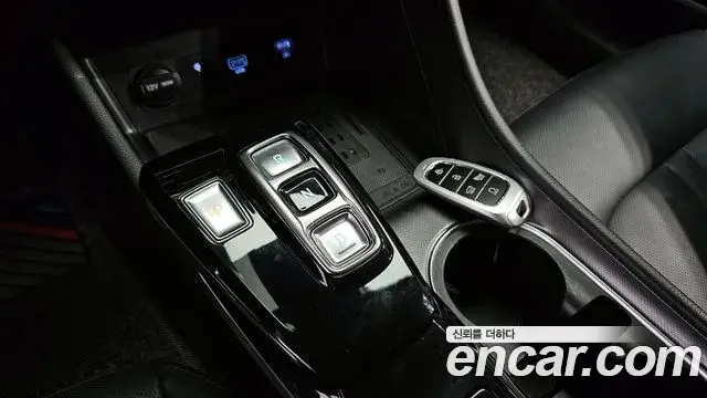 Hyundai Sonata Hybrid 2021 — Photo 16/20