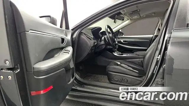Hyundai Sonata Hybrid 2021 — Photo 13/20