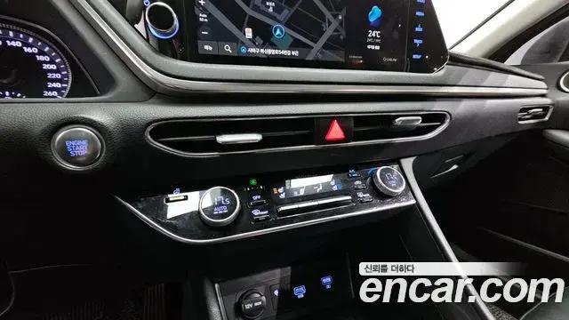Hyundai Sonata Hybrid 2021 — Photo 12/20