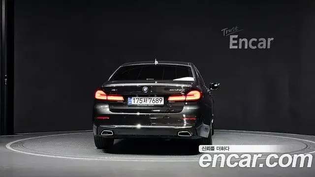 BMW 5 Series 2020 — Şəkil 1/20