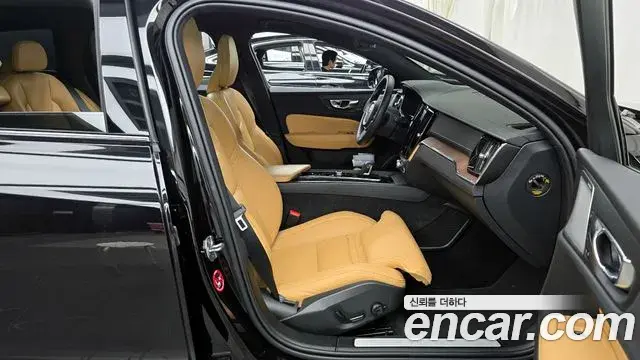 Volvo V60 Cross Country 2021 — Şəkil 18/20