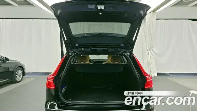 Volvo V60 Cross Country 2021 — Şəkil 20/20
