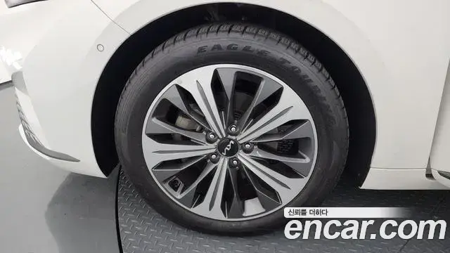 Kia K8 2023 — Photo 8/20