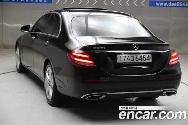 Mercedes-Benz E-Class 2018 — Photo 18/20