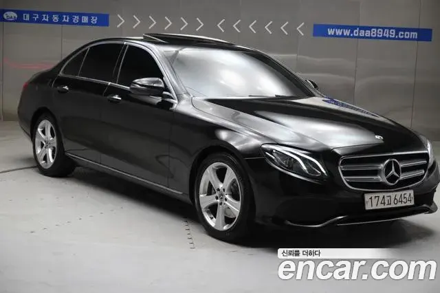 Mercedes-Benz E-Class 2018 — Photo 19/20