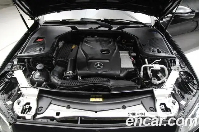 Mercedes-Benz E-Class 2018 — Photo 6/20