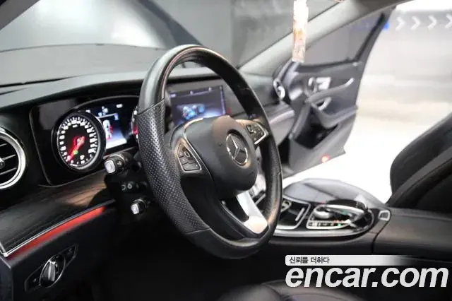 Mercedes-Benz E-Class 2018 — Photo 8/20