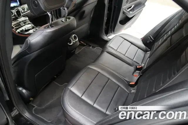 Mercedes-Benz E-Class 2018 — Photo 5/20