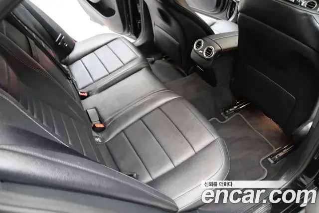 Mercedes-Benz E-Class 2018 — Photo 13/20