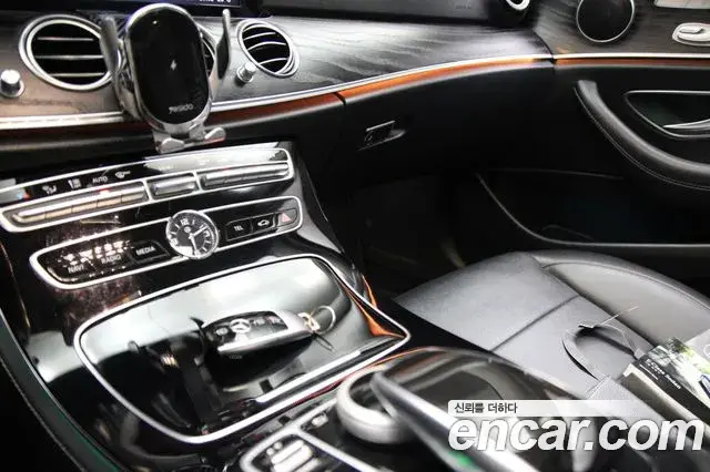 Mercedes-Benz E-Class 2018 — Photo 16/20
