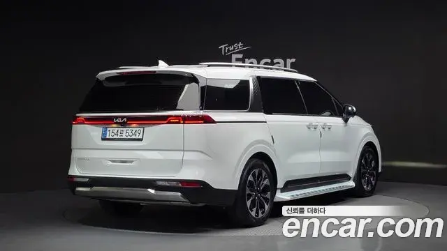 Kia Carnival 2023 — Фото 2/20
