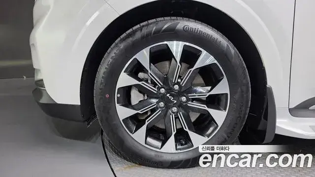 Kia Carnival 2023 — Фото 5/20