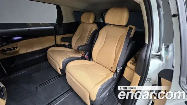 Kia Carnival 2023 — Фото 17/20