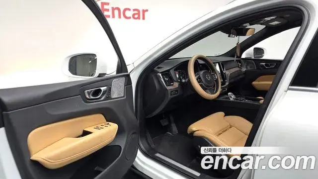 Volvo XC60 2021 — Şəkil 16/20