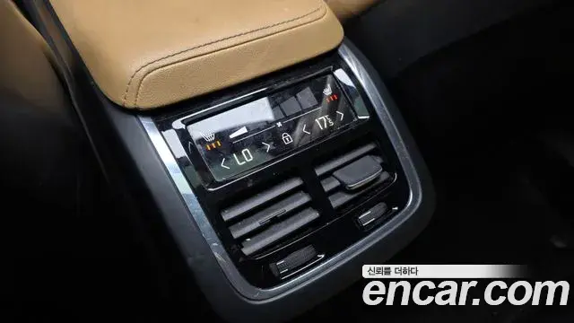 Volvo XC60 2021 — Şəkil 9/20