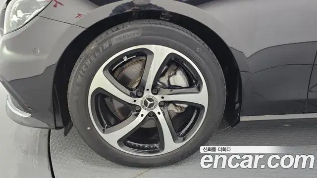 Mercedes-Benz E-Class 2021 — Photo 15/20