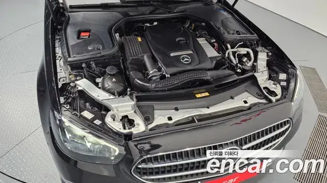 Mercedes-Benz E-Class 2021 — Photo 9/20