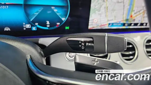 Mercedes-Benz E-Class 2021 — Photo 10/20