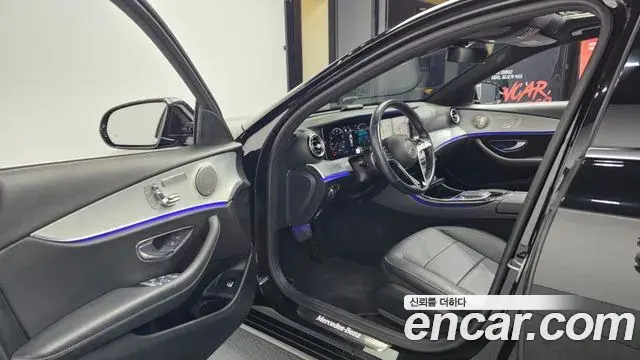Mercedes-Benz E-Class 2021 — Photo 13/20